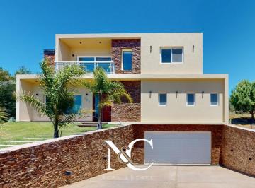 Casa · 270m² · 5 Ambientes · 2 Cocheras · Casa en Venta en Costa Esmeralda