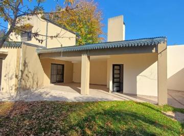 Quinta vacacional · 185m² · 3 Ambientes · 2 Cocheras · "Moderna Casa en Las Paltas"