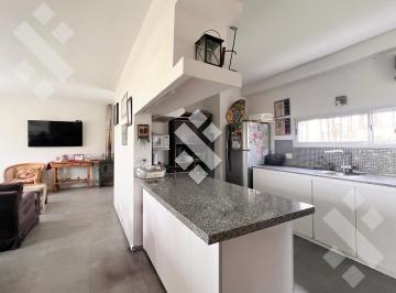 Casa · 140m² · 4 Ambientes · 1 Cochera · Se Alquila, Casa en Bº Fincas de Plottier