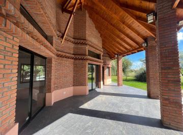 Casa · 300m² · 4 Ambientes · 1 Cochera · Casa en Venta San Isidro Labrador, Villanuevaa