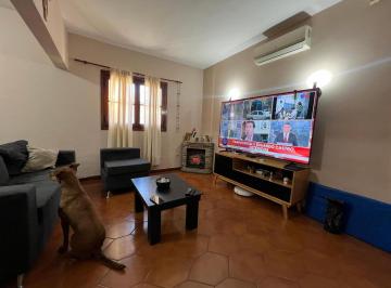 PH · 92m² · 4 Ambientes · Venta, Hermoso PH Al Frente, 3 Ambientes y Medio, con Patio