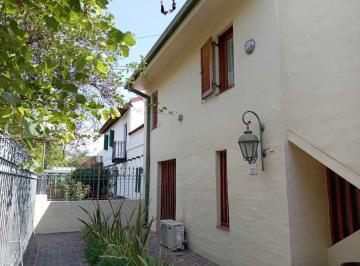 Casa · 280m² · 8 Ambientes · 2 Cocheras · Casa Urca 4 Dorm. con Pileta