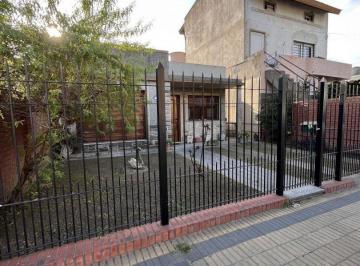 RUR-RRU-62_2 · Venta de Casa 3 Ambientes en Excelente Zona de Lanús Este!