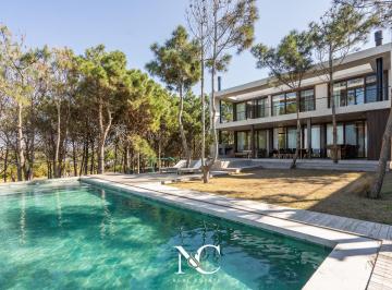 Casa · 616m² · 7 Ambientes · 3 Cocheras · Casa en Venta en Costa Esmeralda 1era Linea de Mar