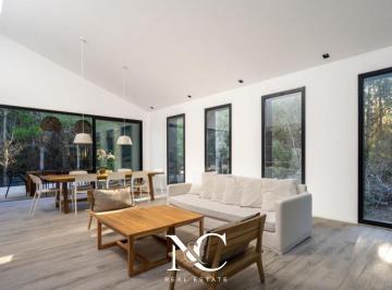 Casa · 190m² · 5 Ambientes · Casa en Venta en Costa Esmeralda con Fondo Libre
