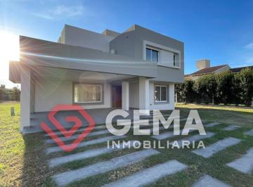 Casa · 910m² · 9 Ambientes · Casa en Club de Campo Jockey Club