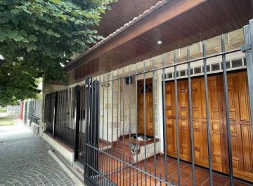 RUR-RRU-22_2 · Venta de Casa 4 Ambientes con Cochera y Quincho en Lanus