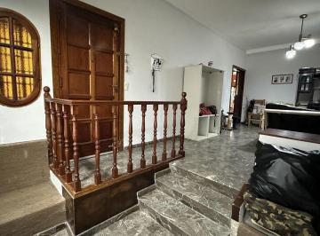 RUR-RRU-58_2 · Venta de Casa Independiente Para Dos Familias en Lanus!