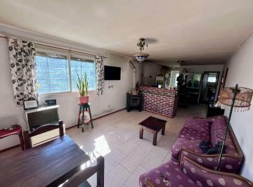 Casa · 75m² · 3 Dormitorios · Latorre Prop. Vende Casa 4 Ambientes con Parque.