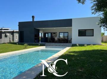 Casa · 134m² · 4 Ambientes · 2 Cocheras · Casa en Venta en Costa Esmeralda 4 Amb