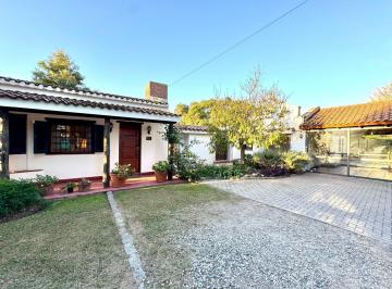 Casa · 326m² · 9 Ambientes · 2 Cocheras · 1 Planta - 4 Dorm - Pileta Climatizada - Quincho - Casa - Alquiler