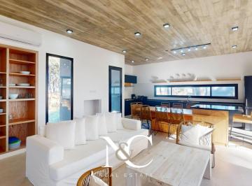 Casa · 201m² · 5 Ambientes · Casa en Venta en Costa Esmeralda 4 Dorm.