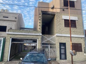 Casa · 200m² · 4 Ambientes · 2 Cocheras · Casa Lote Propio en Dos Plantas con Pileta y Fondo Libre
