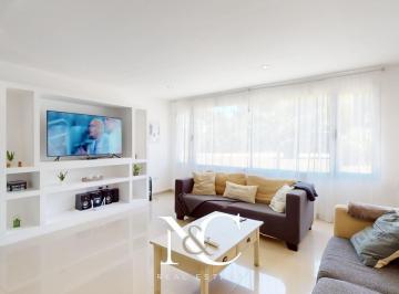 Casa · 240m² · 5 Ambientes · Casa en Venta en Costa Esmeralda Fondo Cancha Golf