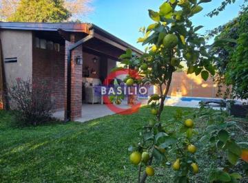 Casa · 164m² · 3 Ambientes · 2 Cocheras · Venta Gran Casa con Dos Cocheras, Jardín y Piscina en Villa Adelina