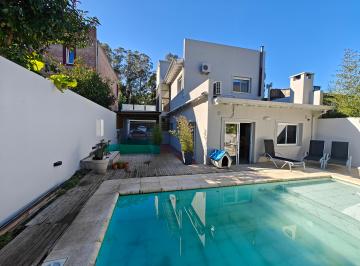 Pileta · Casa de 3 Habitaciones Zona Lago de Tandil
