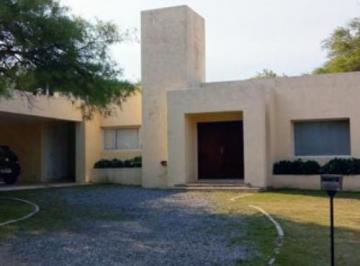 Casa · 250m² · 3 Ambientes · 2 Cocheras · ¡Alquiler! Casa en La Rufina - ¡Toda en Una Planta!