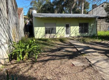 Casa de 4 ambientes, Hurlingham · ¡Gran Oportunidad en Villa Tesei! Casa a Reciclar con Amplio Lote