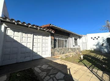 Casa · 80m² · 3 Ambientes · 1 Cochera · Casa en Longchamps