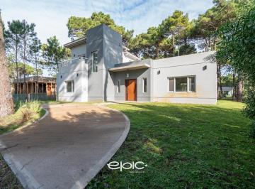 Casa · 168m² · 4 Ambientes · Casa en Venta en Zona Alamos - Pinamar