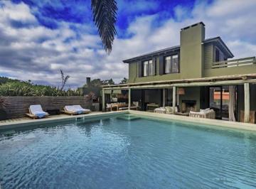 Casa · 300m² · 5 Ambientes · 1 Cochera · Casa en Jose Ignacio