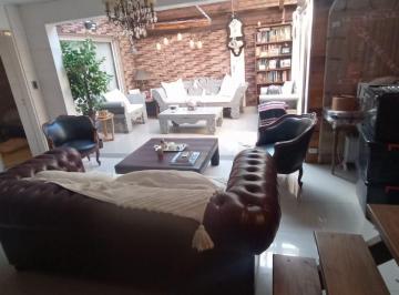 PH de 4 ambientes, San Isidro · PH Fdo Sobre Av Frte Al Hipódromo de San Isidro y Próximo Est. Acassuso