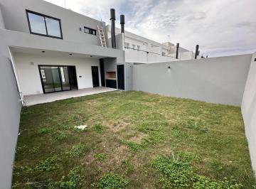Casa · 180m² · 4 Ambientes · 2 Cocheras · Dúplex a La Venta Colinas de Manantiales a Estrenar