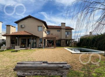 Casa · 220m² · 4 Ambientes · 2 Cocheras · Casa a La Laguna en Barrio Los Talas Canning