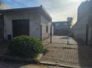 Casa · 286m² · 4 Ambientes · 1 Cochera · Venta Casa 4 Amb - Moron - Apto Credito