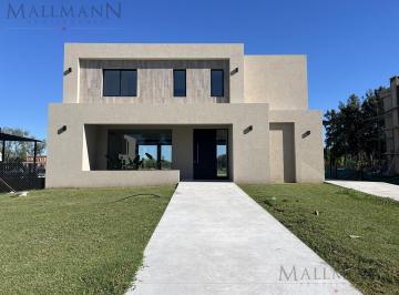 Casa · 204m² · 6 Ambientes · Venta Casa 5 Dorm. a Estrenar en Chateau Pilar