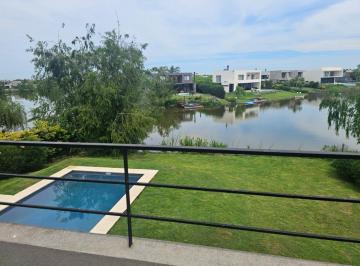 Casa · 853m² · 5 Ambientes · 2 Cocheras · Casa en El Canton - Islas