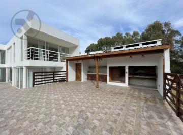Casa · 342m² · 4 Ambientes · 2 Cocheras · Casa en Rumenco