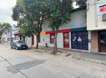Bodega-Galpón · 376m² · 6 Ambientes · 1 Cochera · Alquilo Galpon Mas Local y Oficinas Barrio Alberdi