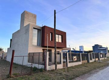 Casa · 125m² · 7 Ambientes · 1 Cochera · Casa en Villa Anisacate