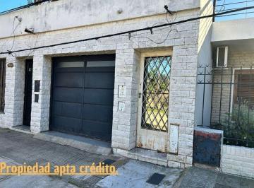 PH · 318m² · 2 Ambientes · Casa de Pasillo a Reciclar