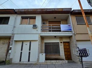 PH · 116m² · 5 Ambientes · 1 Cochera · PH 5 Ambientes Parrilla Cochera Patio Ramos Mejia