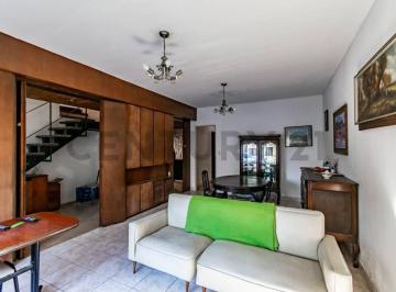 Casa · 146m² · 5 Ambientes · 1 Cochera · Hermosa Casa 5 Amb Fernandez de Enciso 3600 en Villa Devoto Imperdible!