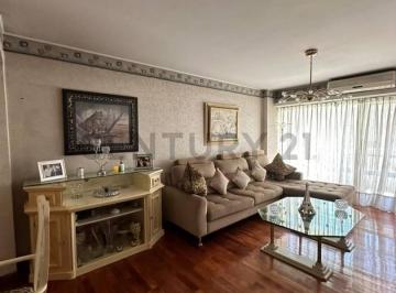 Departamento · 150m² · 4 Ambientes · 3 Cocheras · Venta Piso Exclusivo 4 Ambientes con Dependencia en Caballito con Amplio Patio y Quincho