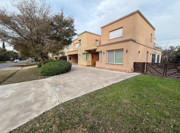 Casa · 446m² · 7 Ambientes · 4 Cocheras · Casa en Venta