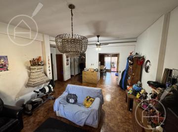 PH · 226m² · 4 Ambientes · Venta PH con Local Comercial Floresta