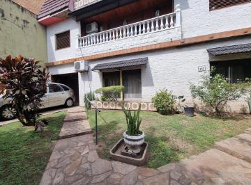 Casa · 280m² · 7 Ambientes · 3 Cocheras · Casa Para 2 Flia, con Quincho y Pileta, Venta