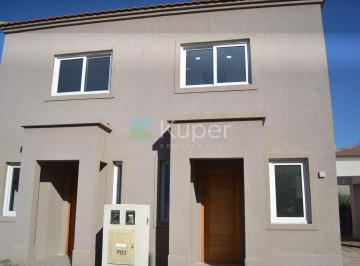 Casa · 79m² · 3 Ambientes · 2 Cocheras · Casa Dúplex en Venta en Saravi Village, Pilar, G. B. a. Zona Norte
