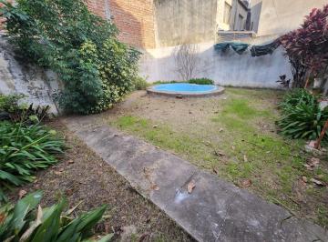 Casa · 120m² · 5 Ambientes · 1 Cochera · Venta - Casa 3 Dorm., Cochera, Amplio Jardin y Piscina. Rosario