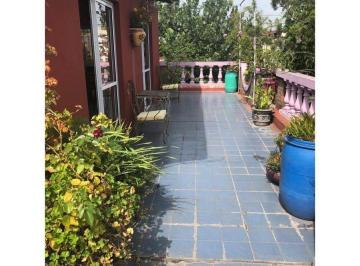 Casa · 87m² · 3 Ambientes · 1 Cochera · Venta PH de 3 Ambientes con Quincho en Zona Emaus