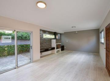 Casa · 94m² · 4 Ambientes · 1 Cochera · Duplex en Venta Gorina 2 Dorm.