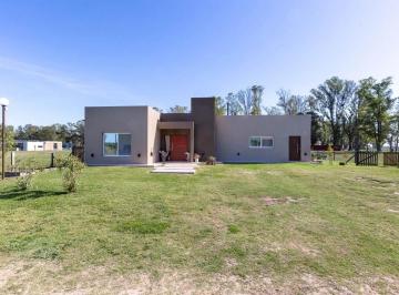 Casa · 131m² · 5 Ambientes · 3 Cocheras · Casa Venta "Tres Pinos" Lujan