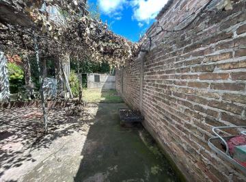 Casa · 238m² · 3 Ambientes · 1 Cochera · Casa 3 Amb. en Glew con Hermoso Parque
