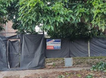 Casa de 3 ambientes, Almirante Brown · Alquiler de Vivienda con Amplio Lote