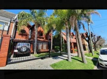 Casa · 200m² · 7 Ambientes · Sarrachaga 3300