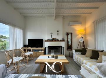Casa · 150m² · 4 Ambientes · 1 Cochera · Casa en Venta en Costa Esmeralda